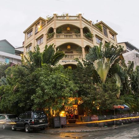 Anise Hotel And Restaurant Phnom Penh Exterior photo