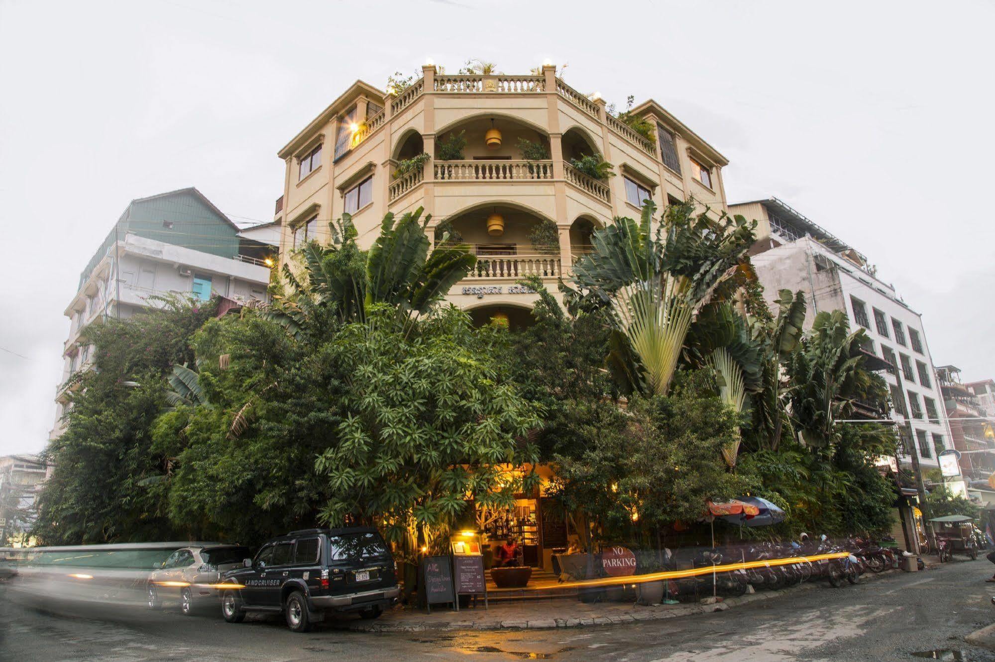 Anise Hotel And Restaurant Phnom Penh Exterior photo