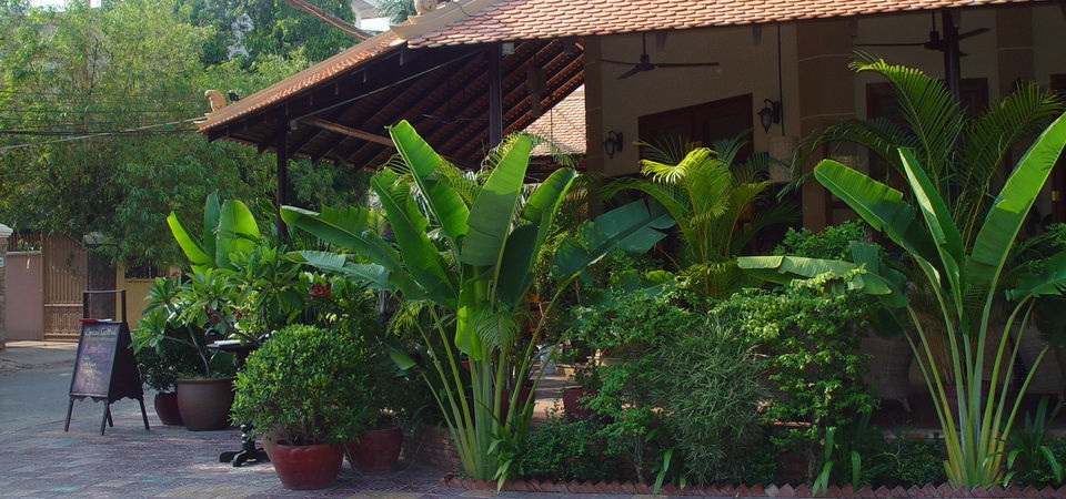 Anise Hotel And Restaurant Phnom Penh Exterior photo